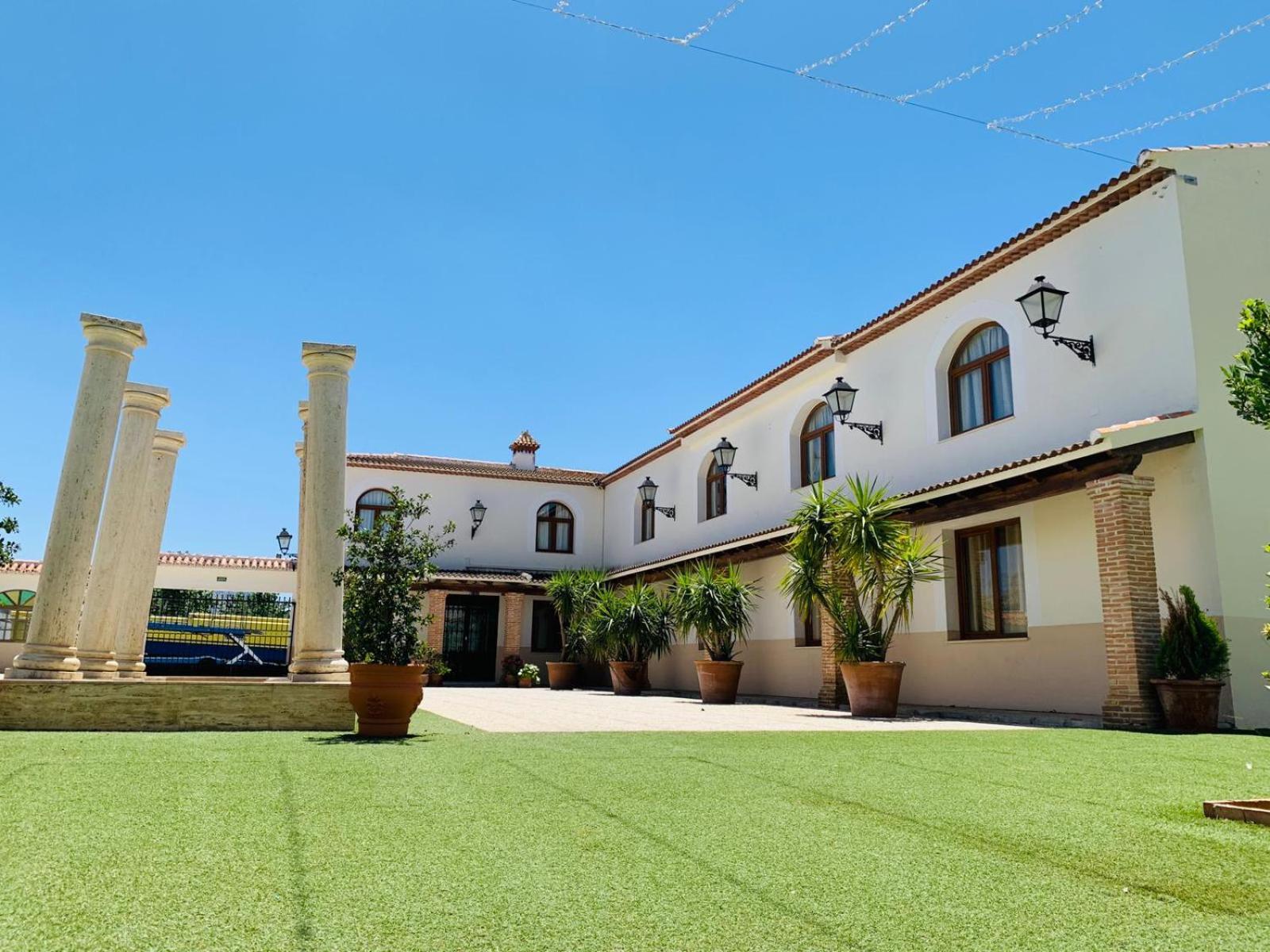 Hotel Restaurante Paneque Villanueva del Trabuco Exterior photo